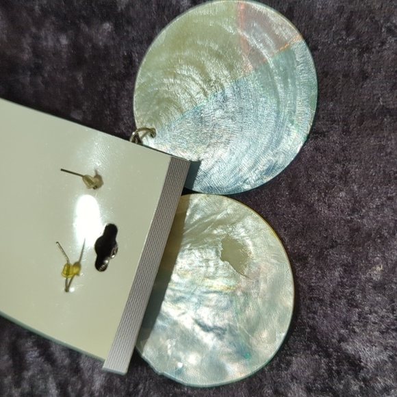 Unbranded Handpainted Seashell Peace Sign Pierced Earrings - NEW - Picture 4 of 8